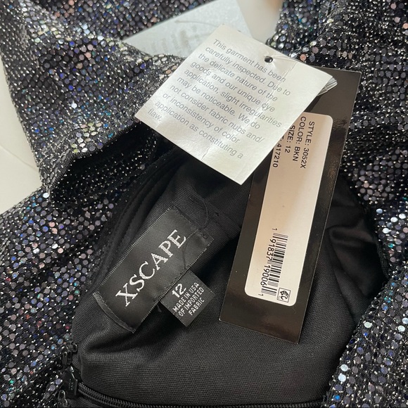 Xscape Kyhle Back Cutout Long Sleeve Gown - Picture 9 of 16